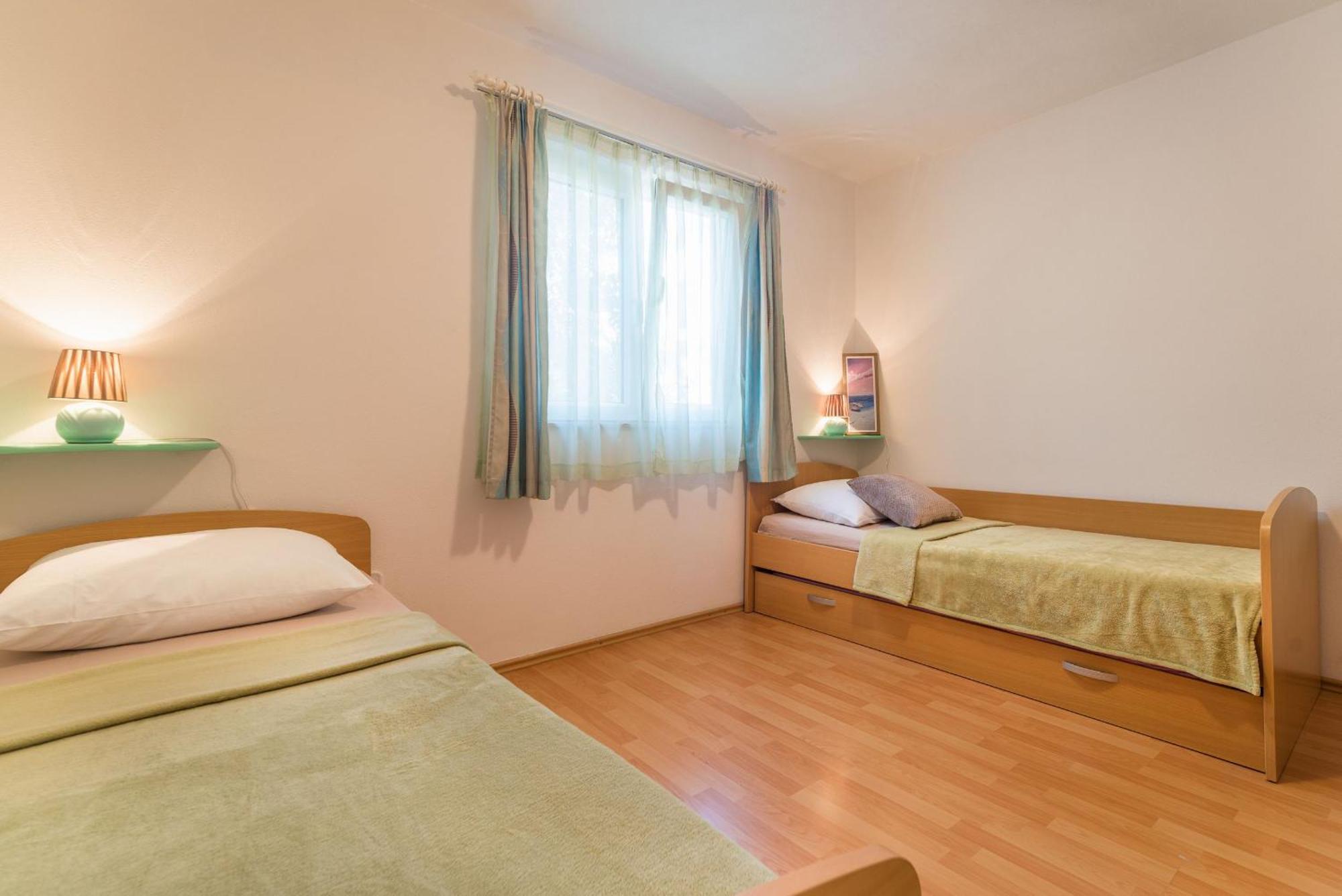 Apartments Ivanka Okrug Gornji Room photo